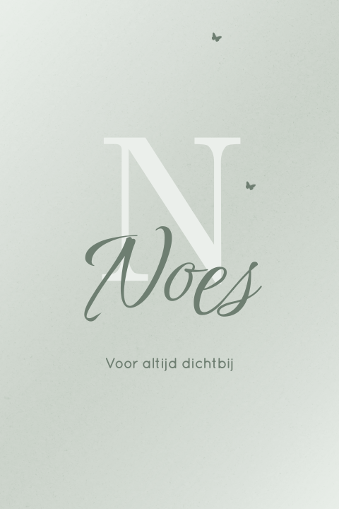 Baby rouwkaartje in zacht groen met initiaal en vlindertjes