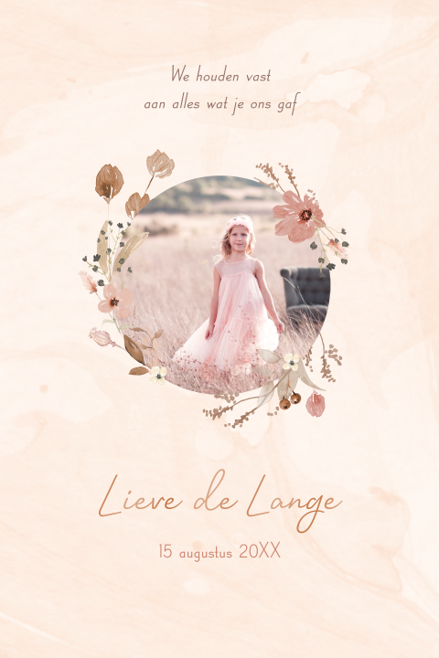 Rouwkaartje meisje met bloemenkrans en hooglans toepassing