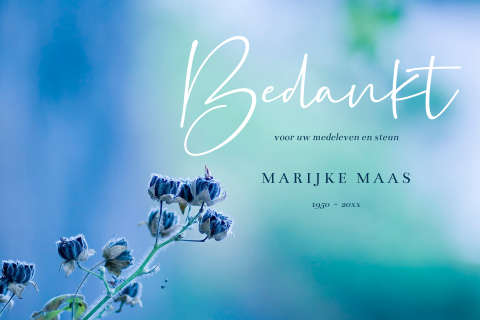 Bedankkaarten na overlijden met foto van bloemen in blauw