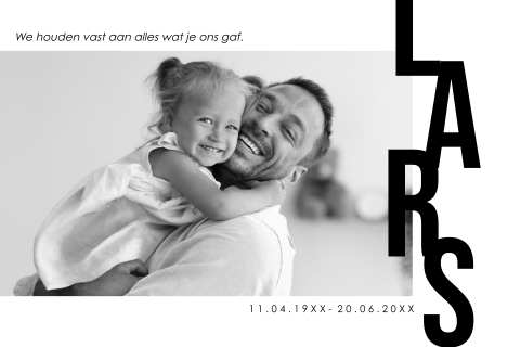 Moderne rouwkaart met foto in zwart-wit en krachtige woorden.