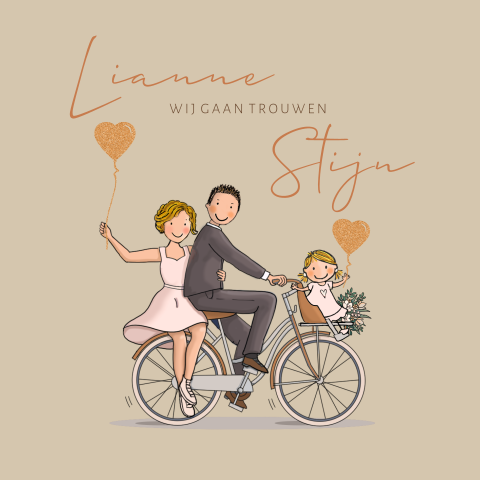 Trouwkaart bruidspaar en kind op fiets in warme tinten