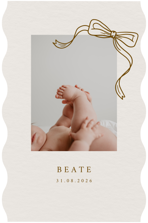 Minimalistisch geboortekaartje met foto en strik