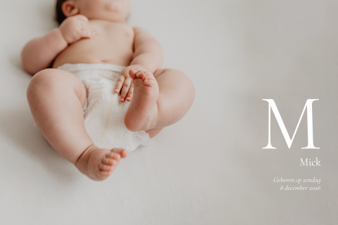 Geboortekaartje met foto en grote letter