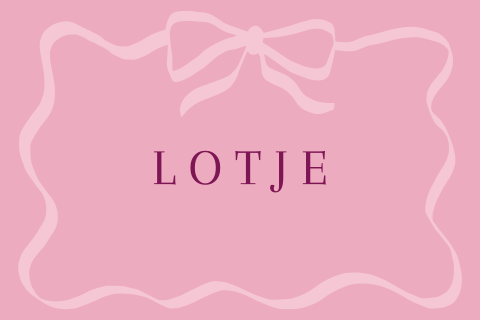 Roze geboortekaartje met strik en paarse naam