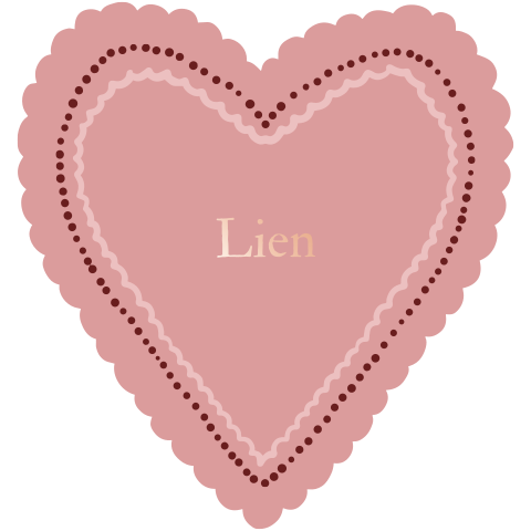 Roze geboortekaartje in hartvorm met golfrand en stippellijn