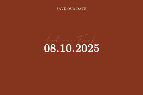 Bruine save the date met sierlijke letters en grote datum