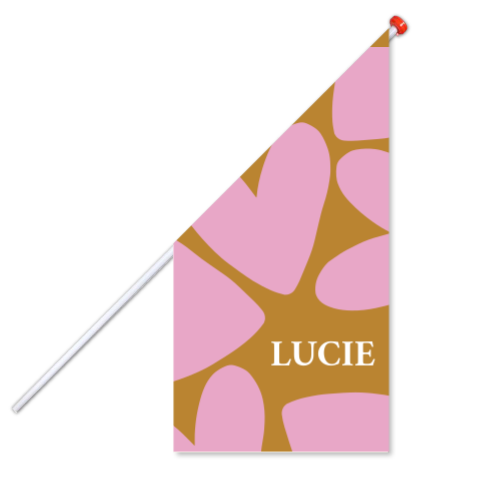 Mosterdgele met roze geboortevlag met hartjes