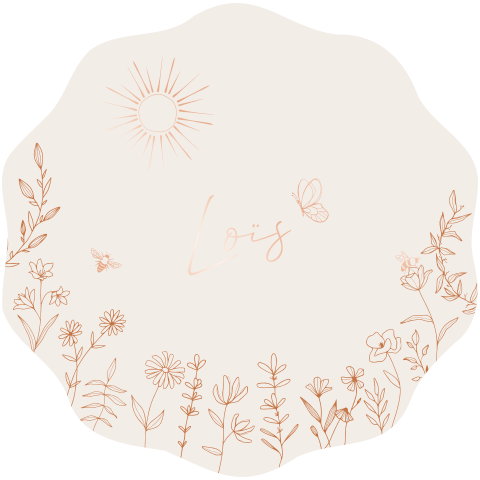 Rond golvend geboortekaartje met wilde bloemen in rosegoudfolie