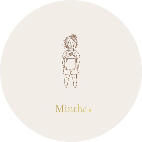 Rond geboortekaartje met lijntekening meisje met linnenlook