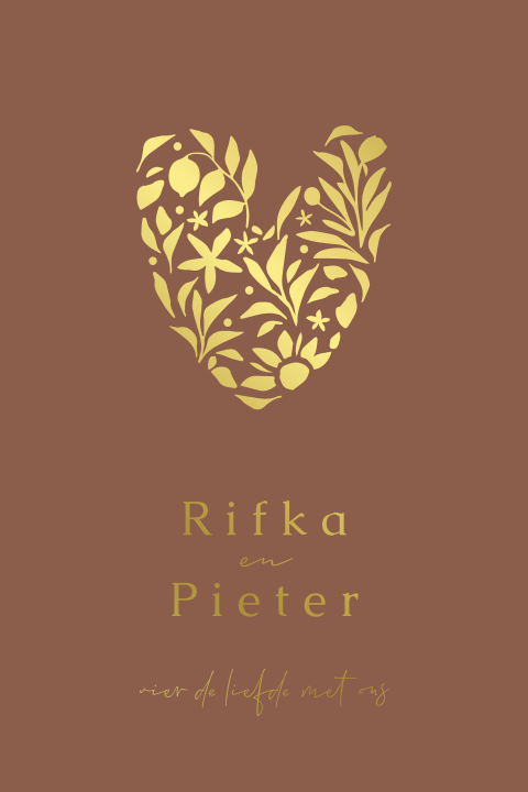 Roest trouwkaart met mooi bloemenhart hart van bloemen in goudfolie