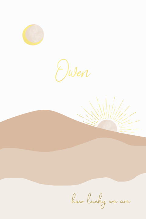 Beige geboortekaartje met bergen zon en maan in koperfolie