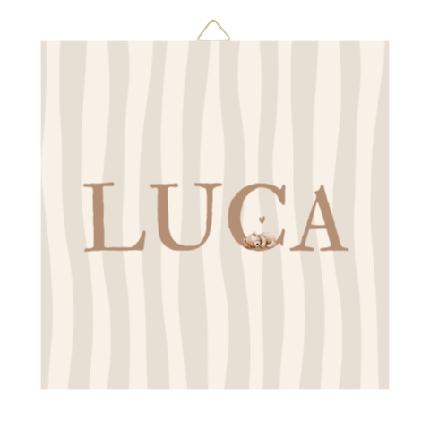 Geboortetegel 15cm speelse trendy strepen knuffelbeertje slapend