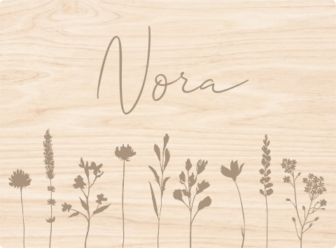 Houten memorybox met naam en droogbloemen