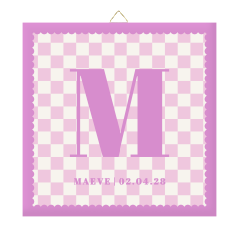 Vrolijk geboortetegeltje roze met ruitjespatroon