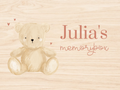 Lieve memorybox met zittend beertje, hartjes en naam