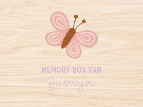 Houten memorybox met vlinder en naam