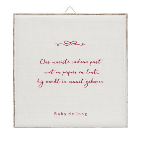 Tegeltje zwangerschapsaankondiging met roodroze tekst en strikje