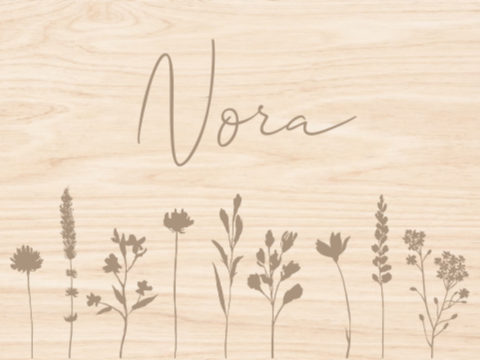 Houten memorybox met naam en droogbloemen