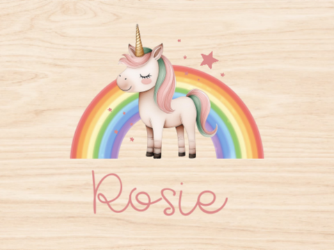 Memorybox met regenboog, eenhoorn en naam