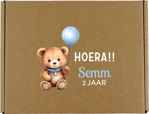 Lieve cadeaudoos van kraft met beertje, ballon, naam en leeftijd