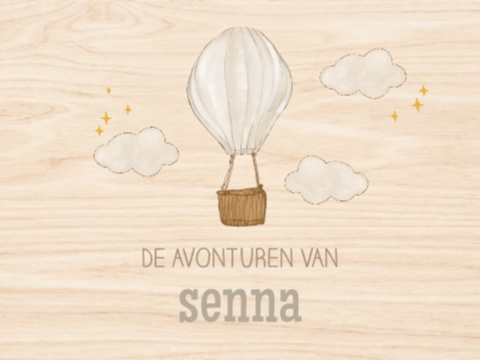 Houten memorybox met luchtballon en naam