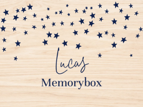Memorybox met blauwe sterren en naam