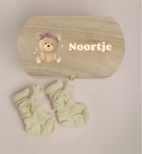 Kraamdoosje met teddybeer, naam en sokjes