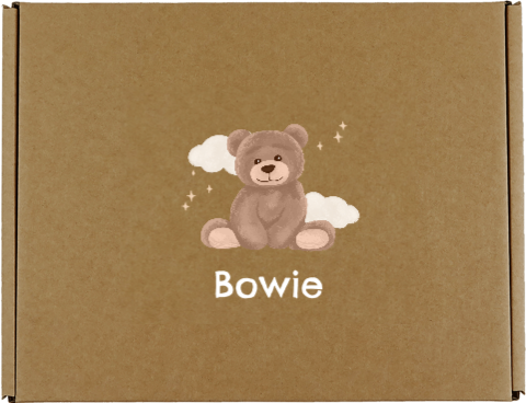 Dromerige cadeaudoos van kraft met beertje, wolken, sterren en naam