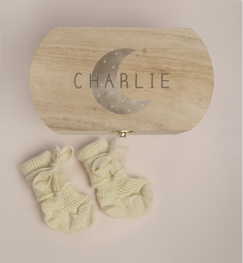 Kraamdoosje met maan, naam en sokjes