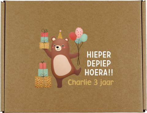 Vrolijke cadeaudoos van kraft met beer, cadeaus, ballonnen en leeftijd