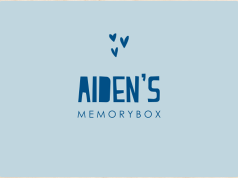 Memorybox met blauwe hartjes en naam