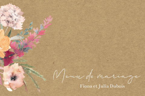 Menu avec un aspect kraft et un bouquet de fleurs