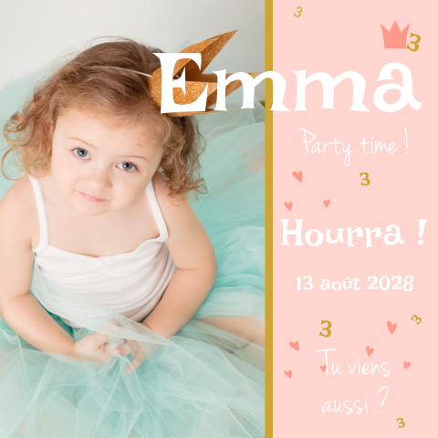 Carte d'invitation douce avec une photo et des petits cœurs