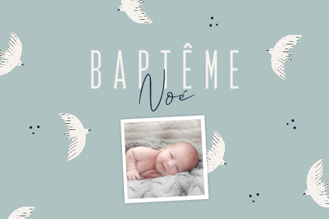 Faire-part de baptême avec des oiseaux sur fond bleu et une photo