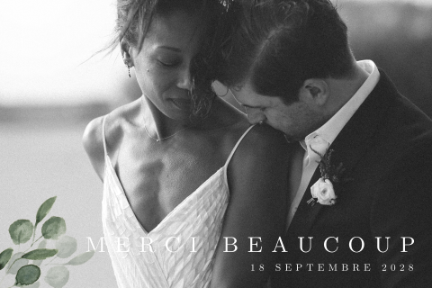 Carte de remerciement avec une photo et des branches d'eucalyptus