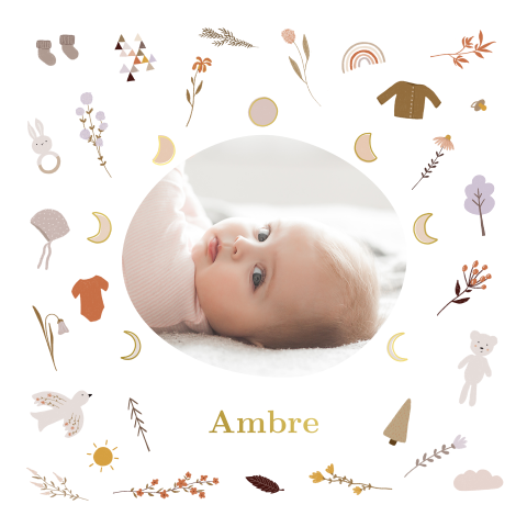 Faire-part de naissance  avec vêtements de bébé et fleurs