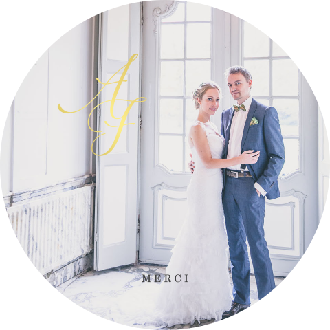 Carte de remerciement classique avec photo et initiales dorées