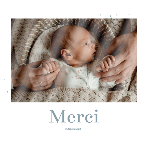 Carte de remerciement naissance avec photo et texte en bleu