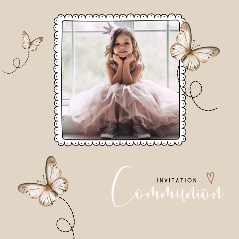 Faire-part communion carré avec fond beige, papillon et cadre