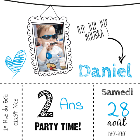 Carte d'invitation jolie pour l'anniversaire avec des accents bleus