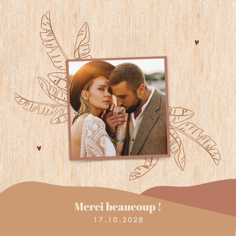 Carte de remerciement en bois avec esquisse de feuilles et photo