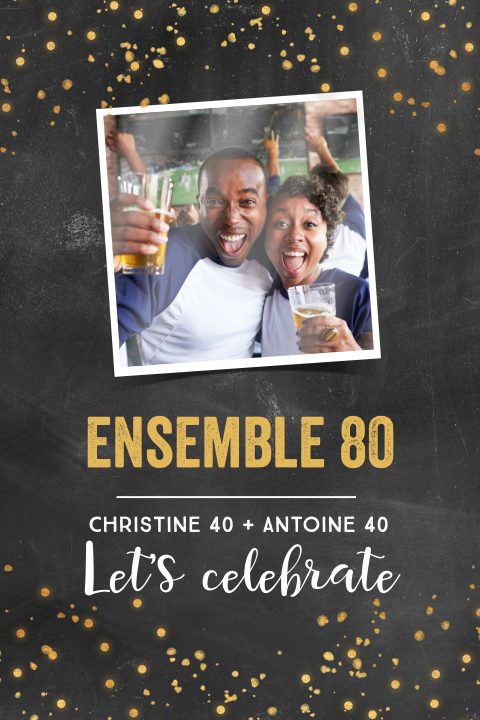 Invitation avec des confettis et photo sur fond de tableau noir