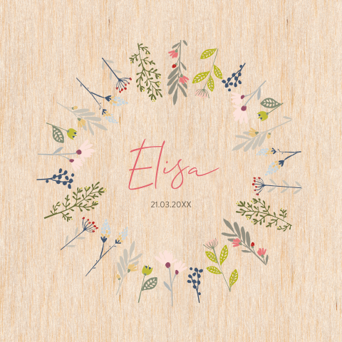 Faire-part de naissance sur bois avec une couronne de fleurs