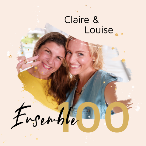 Carte d'invitation pour un double anniversaire avec un fond rose pâle