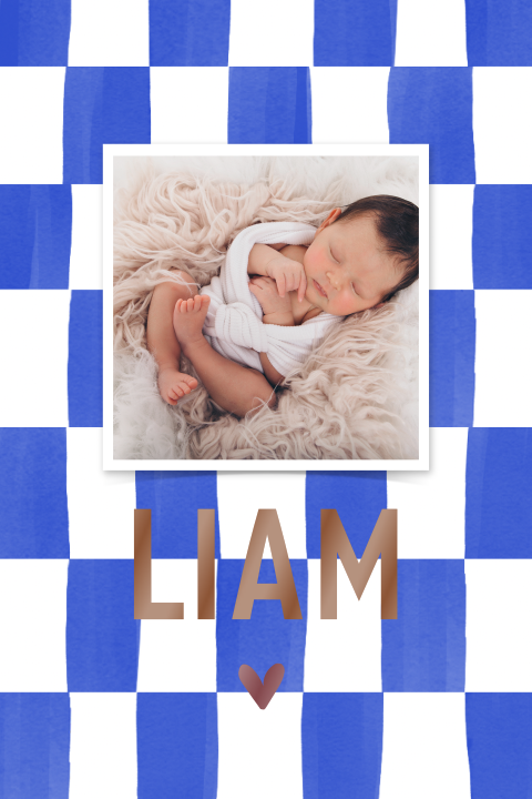 Faire-part de naissance avec carreaux blancs et bleus et nom en vernis