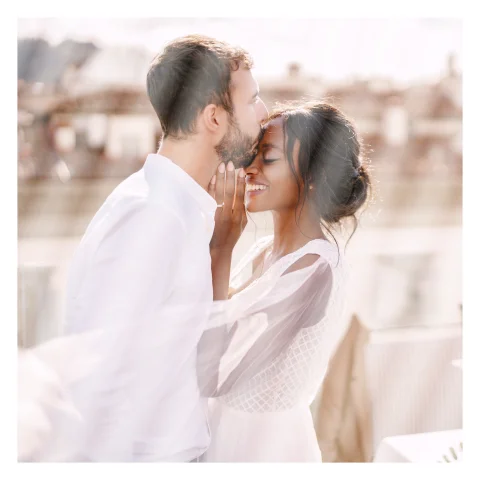 Faire-part de mariage carré avec photo, à personnaliser soi-même.