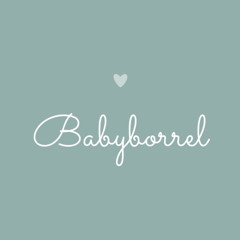 Minimalistisch babyborrelkaartje met klein hartje