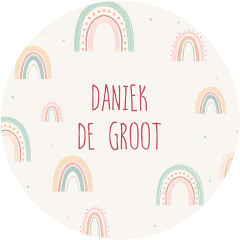 Muursticker rond met naam en regenboogjes