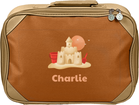 Koffertje met naam en zandkasteel