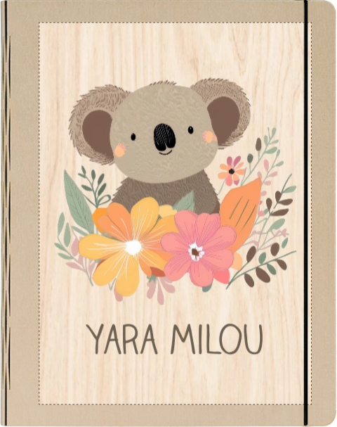 Houten babyboek met naam en lieve koala